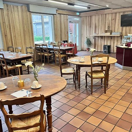 Hotel Platanes - Kb Hotel Group Etauliers Luaran gambar