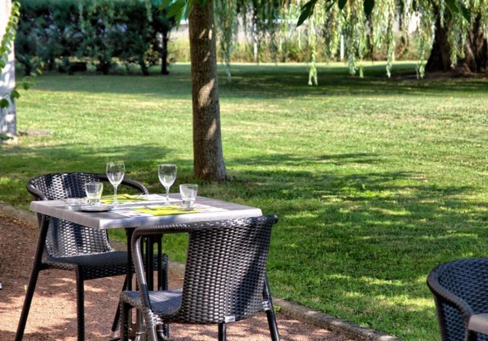 Hotel Platanes - Kb Hotel Group Etauliers Luaran gambar