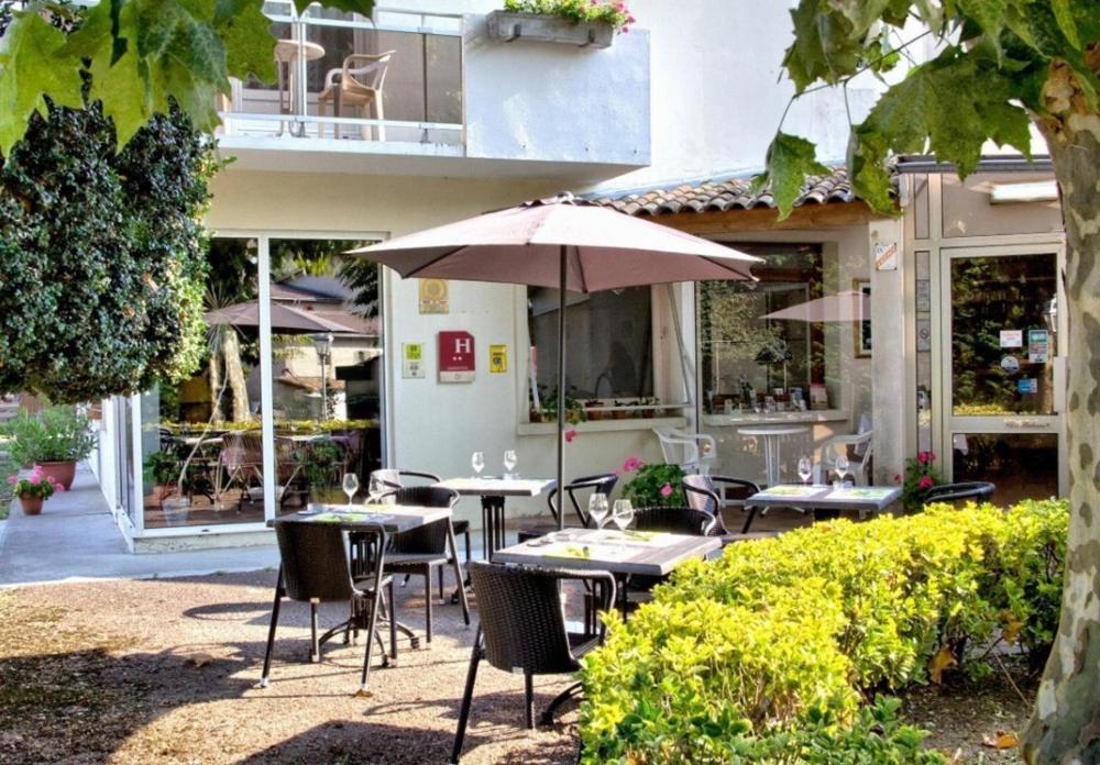 Hotel Platanes - Kb Hotel Group Etauliers Luaran gambar