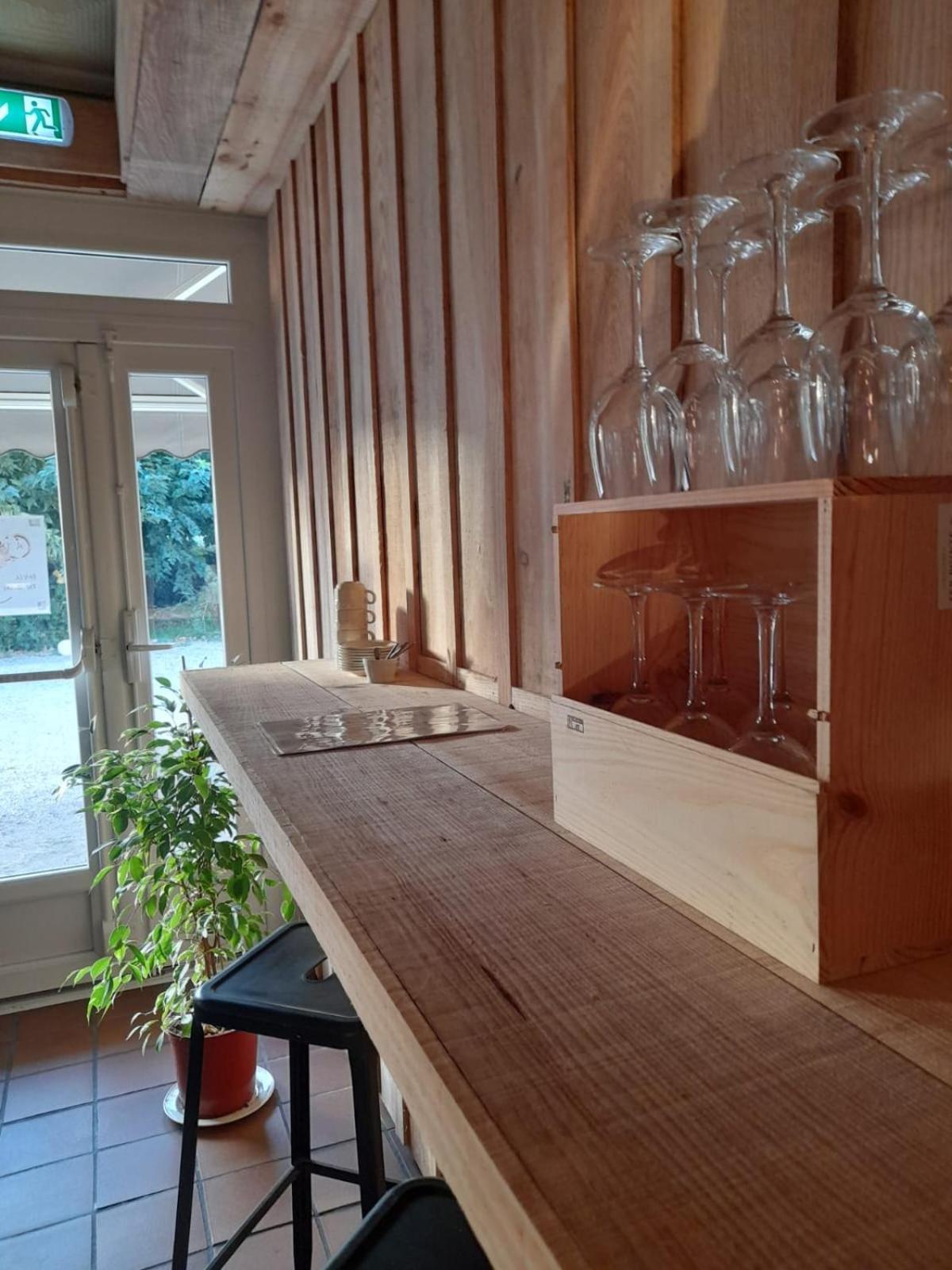 Hotel Platanes - Kb Hotel Group Etauliers Luaran gambar