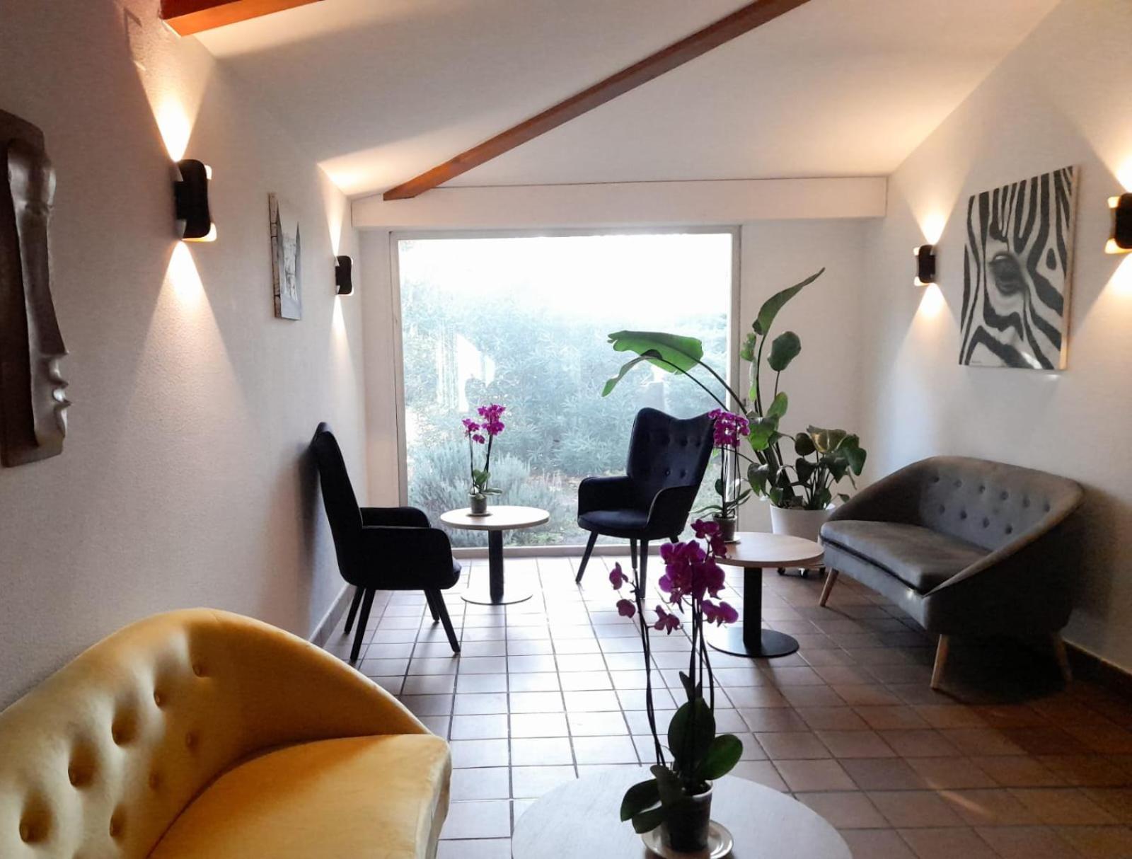 Hotel Platanes - Kb Hotel Group Etauliers Luaran gambar