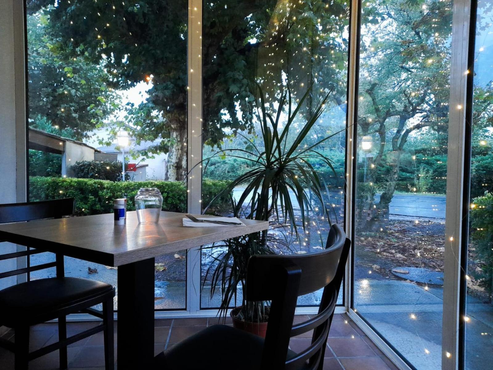 Hotel Platanes - Kb Hotel Group Etauliers Luaran gambar