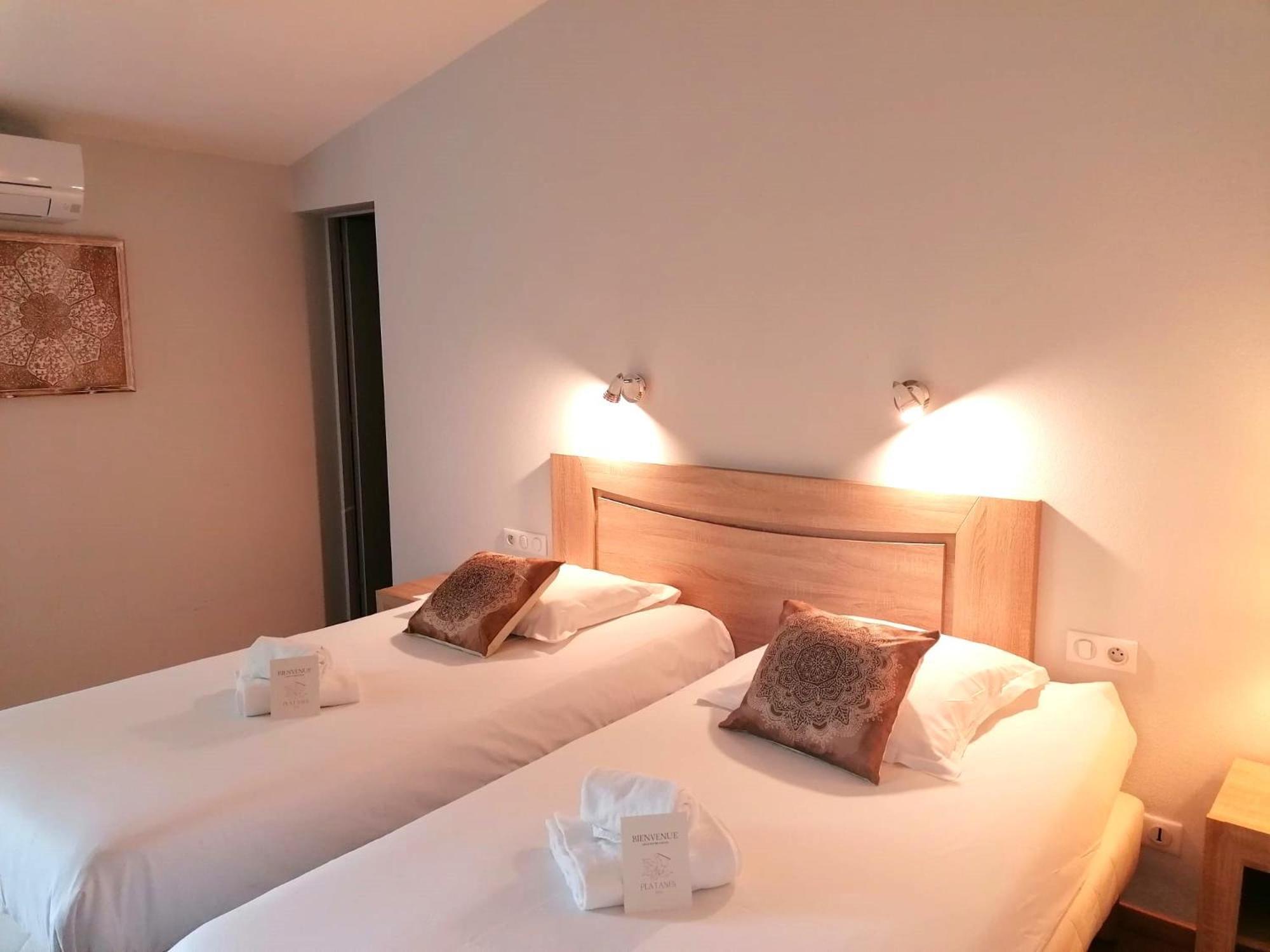 Hotel Platanes - Kb Hotel Group Etauliers Luaran gambar