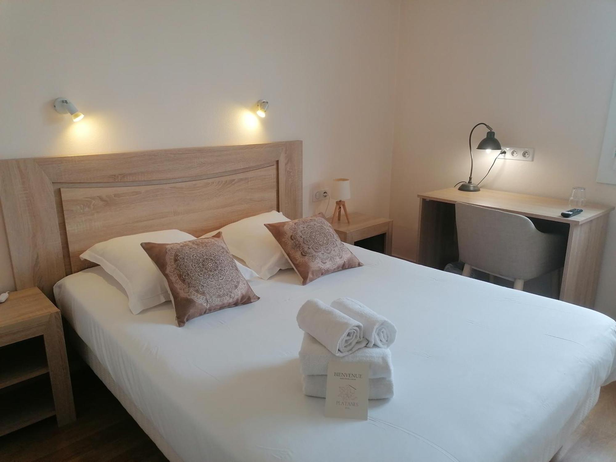 Hotel Platanes - Kb Hotel Group Etauliers Luaran gambar