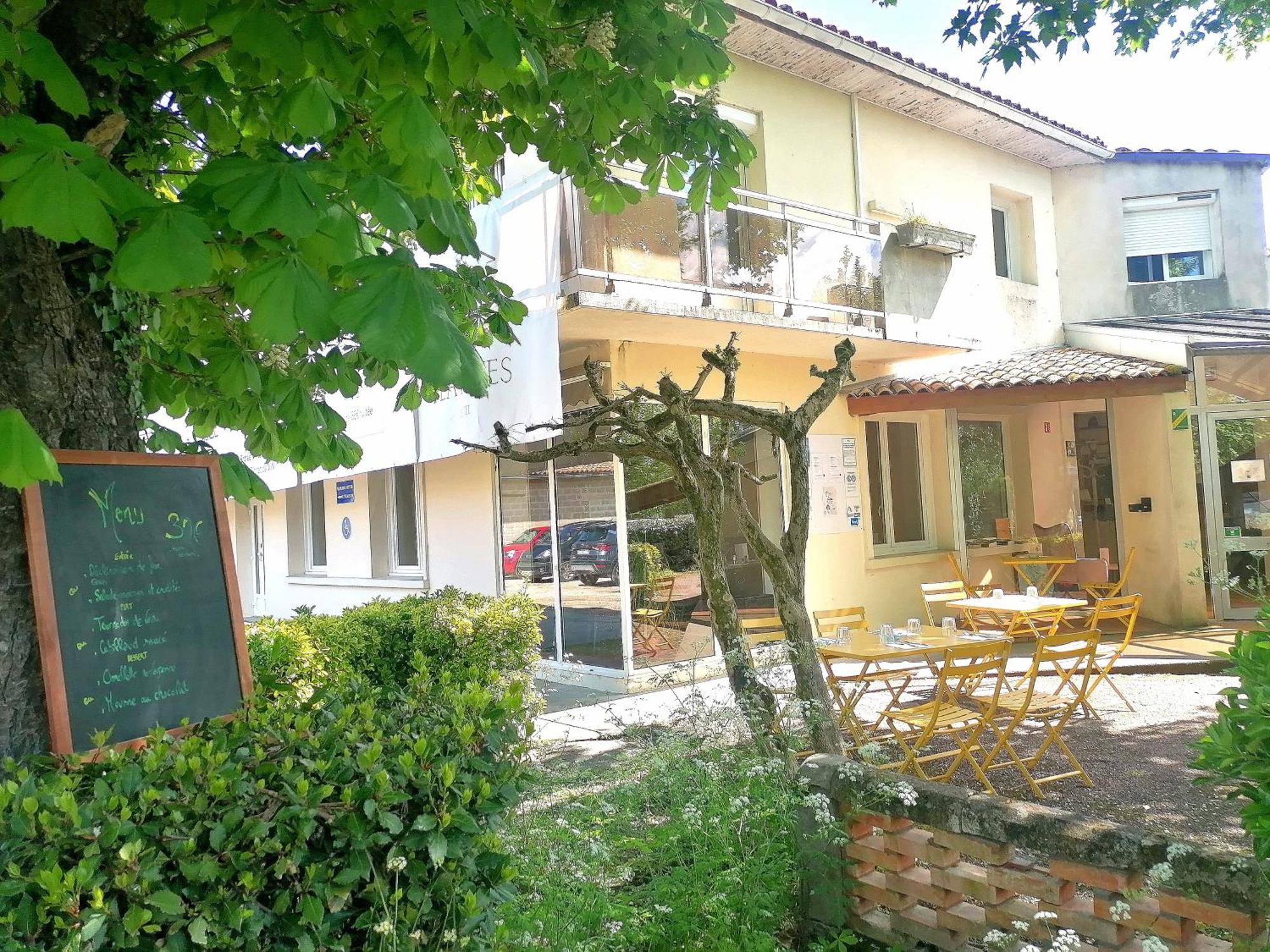 Hotel Platanes - Kb Hotel Group Etauliers Luaran gambar