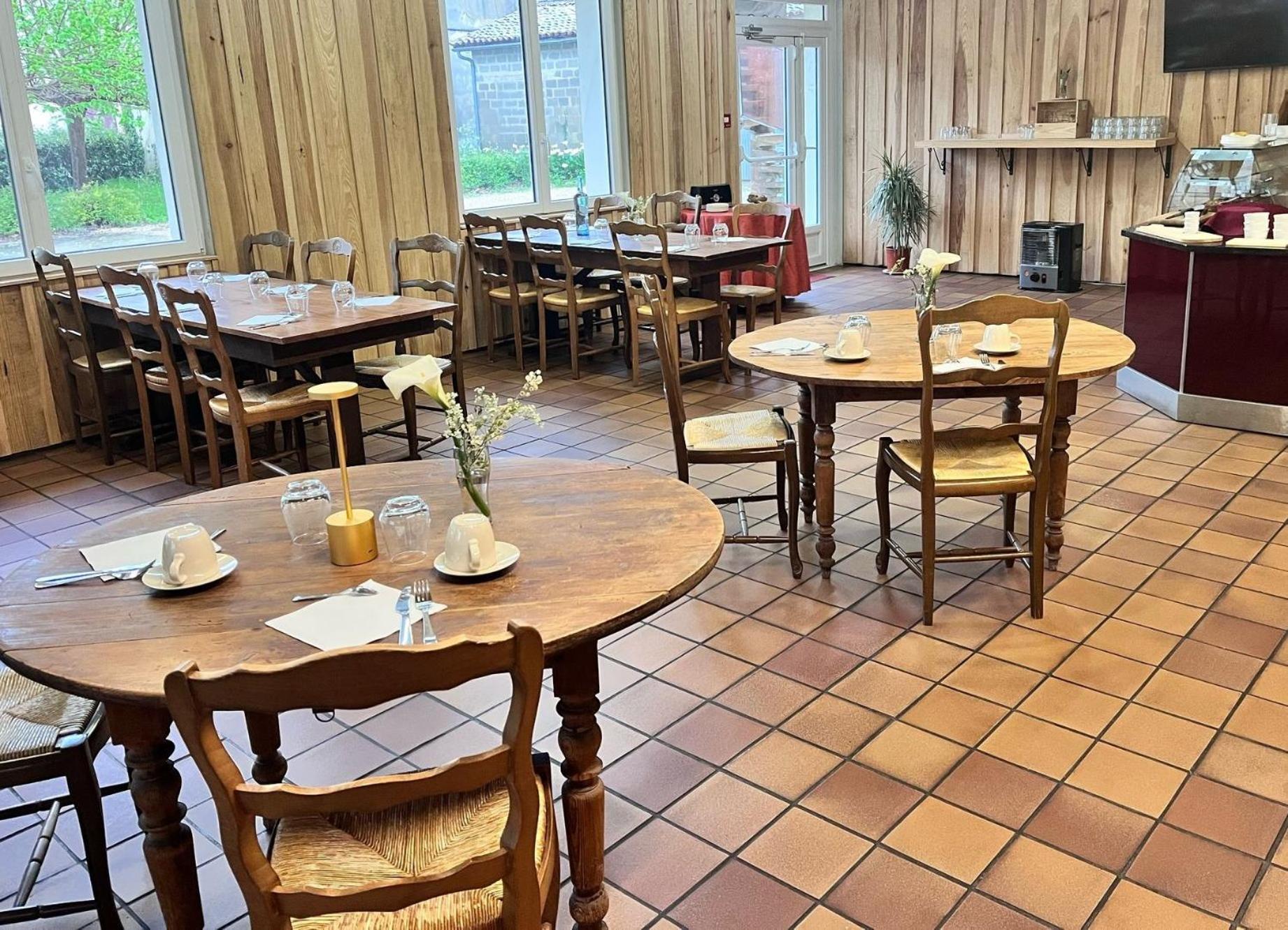 Hotel Platanes - Kb Hotel Group Etauliers Luaran gambar